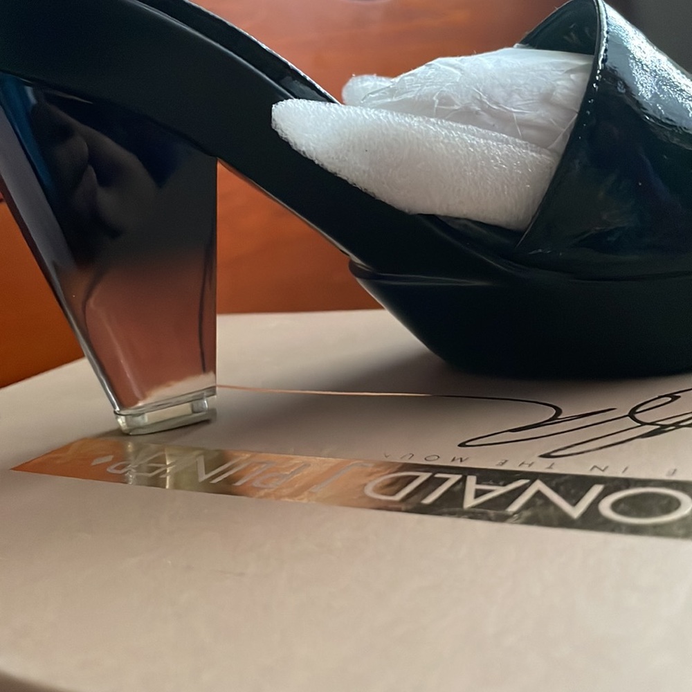 Donald J Pliner Gianna shoes - Picture 4 of 6